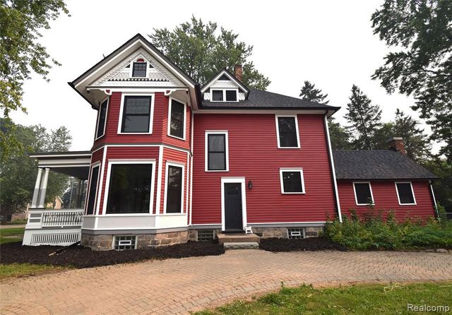 45669 Cass Avenue, Utica, MI 48317