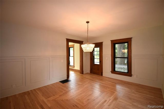 45669 Cass Avenue, Utica, MI 48317