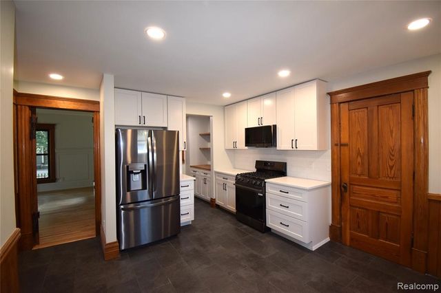 45669 Cass Avenue, Utica, MI 48317