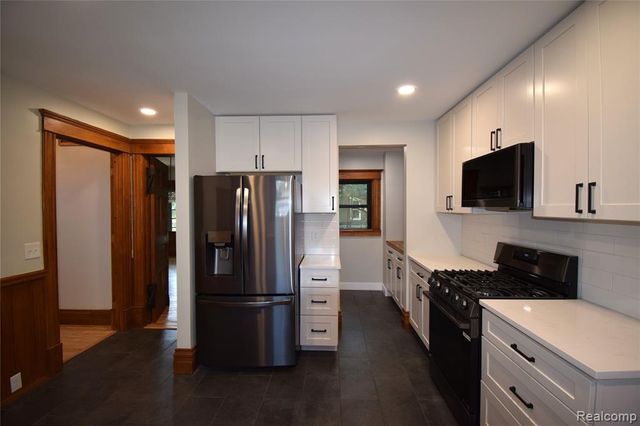 45669 Cass Avenue, Utica, MI 48317