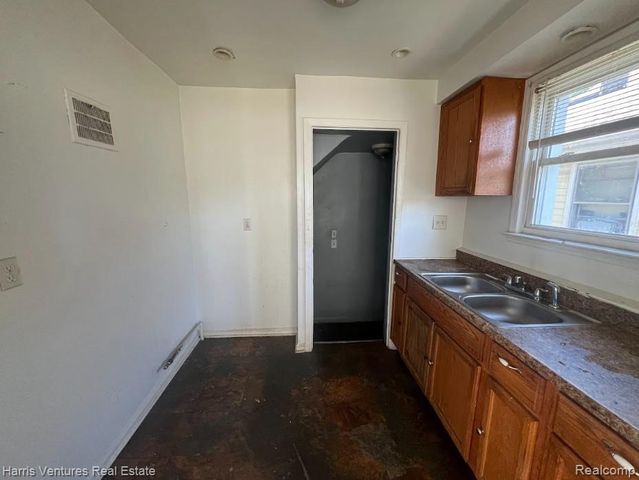 12088 Archdale Street, Detroit, MI 48227