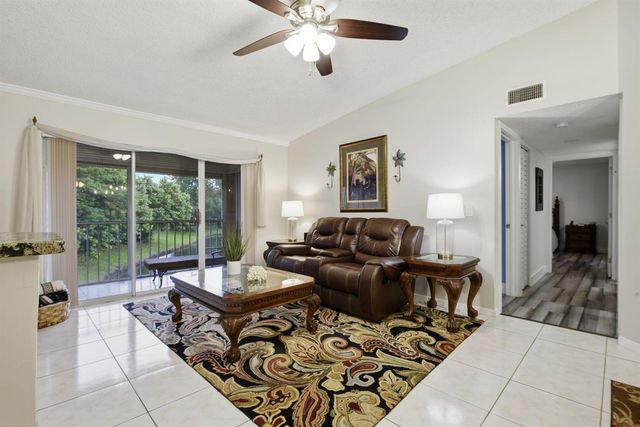 13811 Oneida Drive F2, Delray Beach, FL 33446