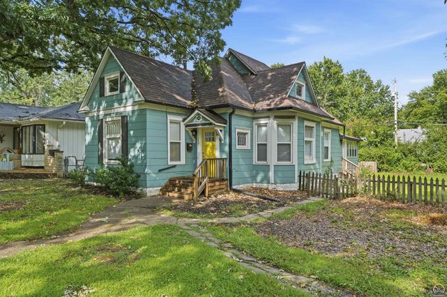 1820 SW Randolph AVE, Topeka, KS 66604