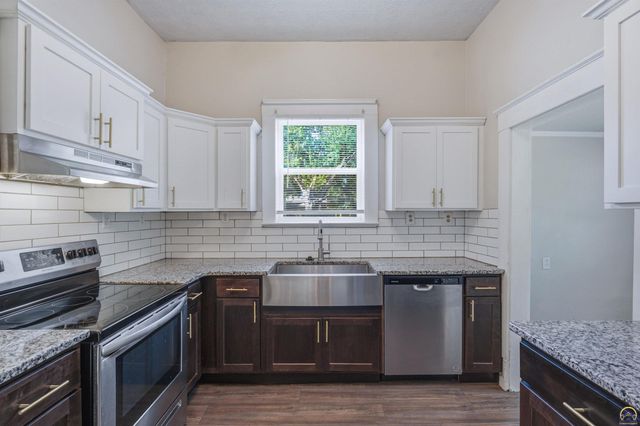 1820 SW Randolph AVE, Topeka, KS 66604