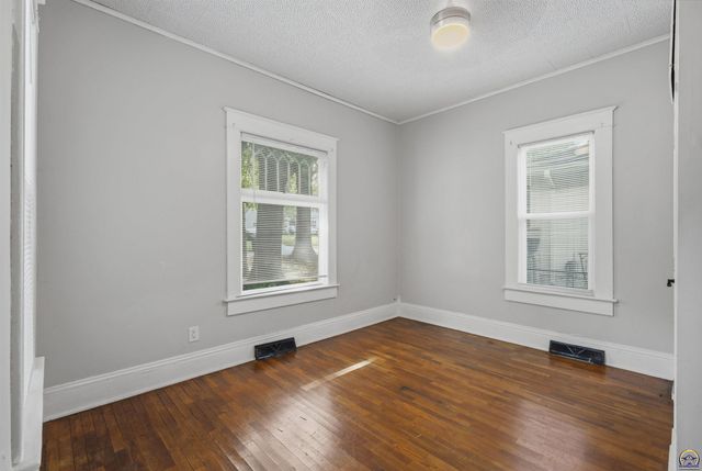 1820 SW Randolph AVE, Topeka, KS 66604