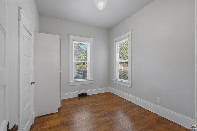 1820 SW Randolph AVE, Topeka, KS 66604