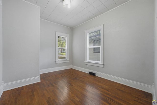 1820 SW Randolph AVE, Topeka, KS 66604