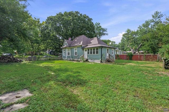 1820 SW Randolph AVE, Topeka, KS 66604