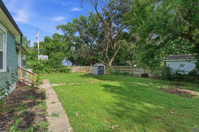 1820 SW Randolph AVE, Topeka, KS 66604