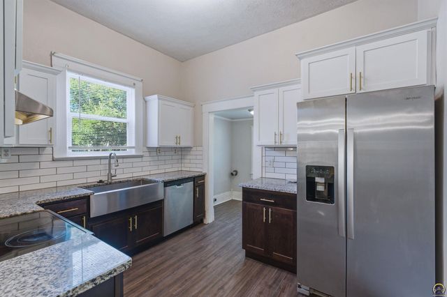 1820 SW Randolph AVE, Topeka, KS 66604
