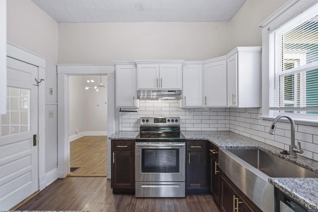 1820 SW Randolph AVE, Topeka, KS 66604