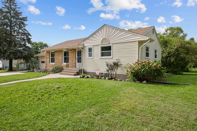 828 10th Street, Bettendorf, IA 52722