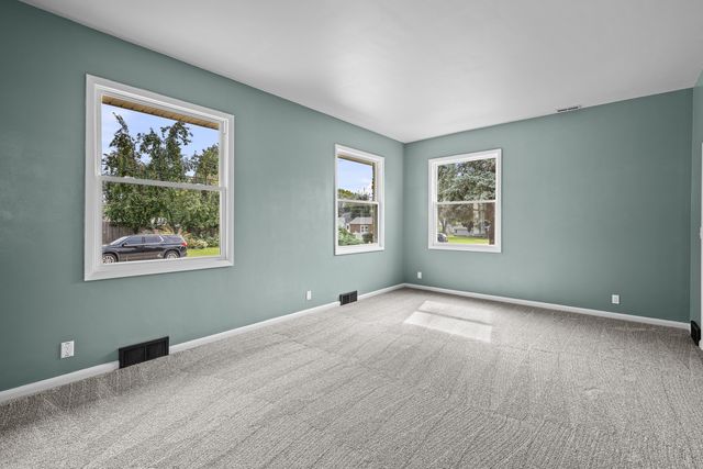 828 10th Street, Bettendorf, IA 52722