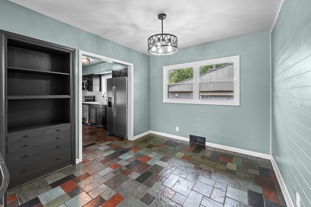 828 10th Street, Bettendorf, IA 52722