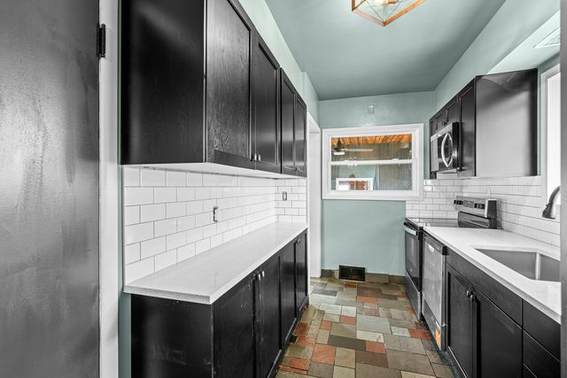 828 10th Street, Bettendorf, IA 52722