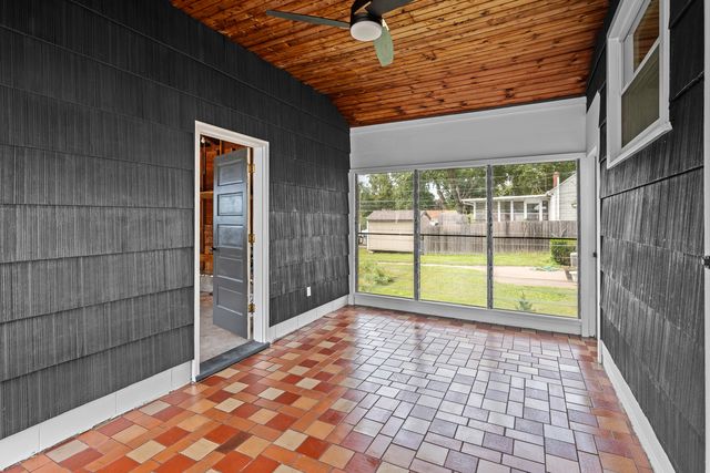 828 10th Street, Bettendorf, IA 52722