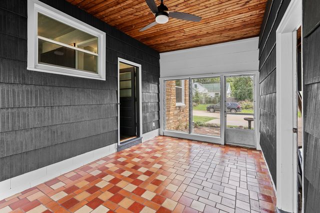 828 10th Street, Bettendorf, IA 52722