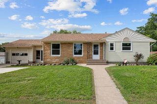 828 10th Street, Bettendorf, IA 52722