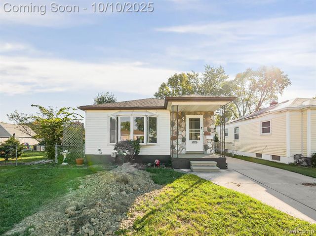 24860 Saxony Avenue, Eastpointe, MI 48021