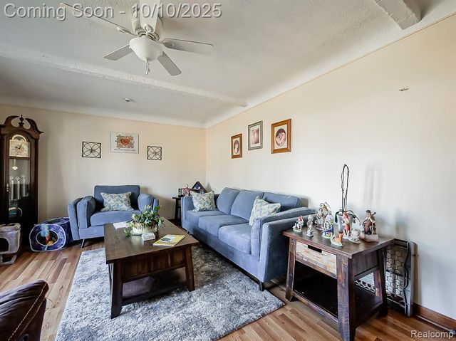 24860 Saxony Avenue, Eastpointe, MI 48021