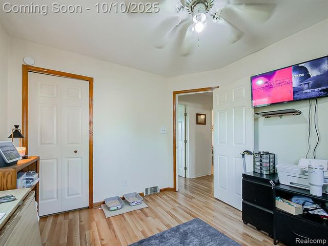 24860 Saxony Avenue, Eastpointe, MI 48021