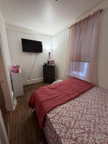 3214 N 11th STREET, Milwaukee, WI 53206