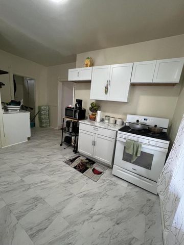 3214 N 11th STREET, Milwaukee, WI 53206