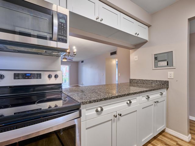 12021 W Greenway Drive 105, Royal Palm Beach, FL 33411