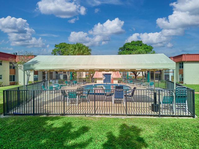 12021 W Greenway Drive 105, Royal Palm Beach, FL 33411