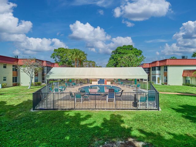 12021 W Greenway Drive 105, Royal Palm Beach, FL 33411