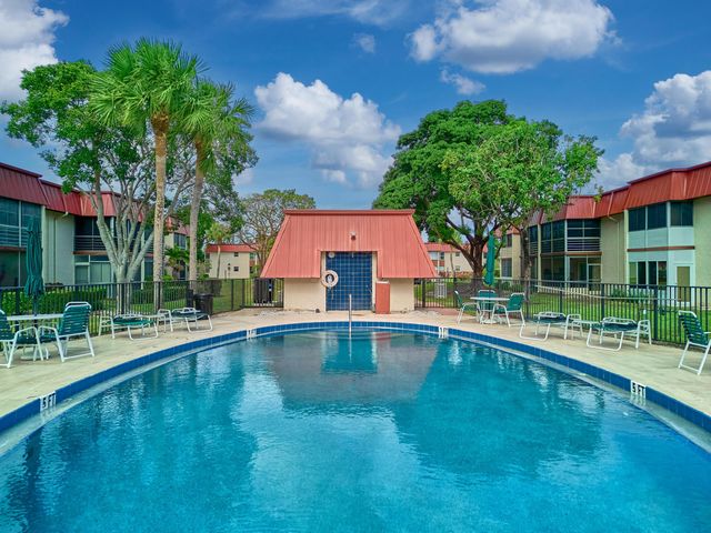 12021 W Greenway Drive 105, Royal Palm Beach, FL 33411