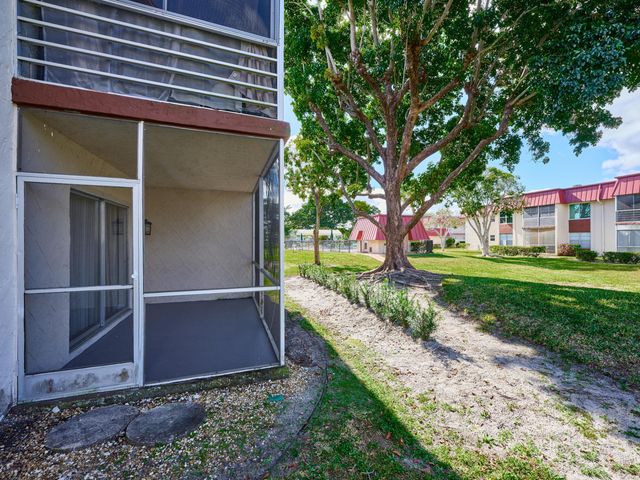 12021 W Greenway Drive 105, Royal Palm Beach, FL 33411