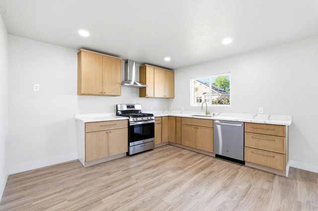 631 J St, Lincoln, CA 95648