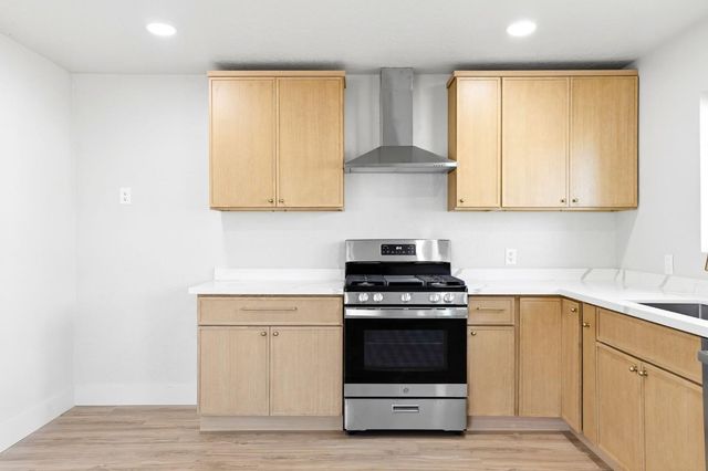 631 J St, Lincoln, CA 95648