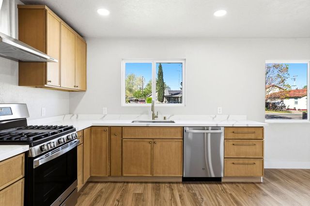 631 J St, Lincoln, CA 95648