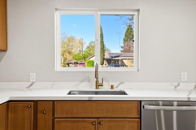 631 J St, Lincoln, CA 95648