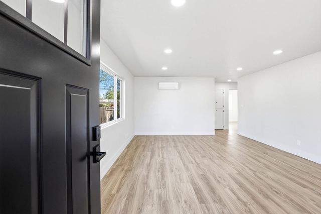 631 J St, Lincoln, CA 95648