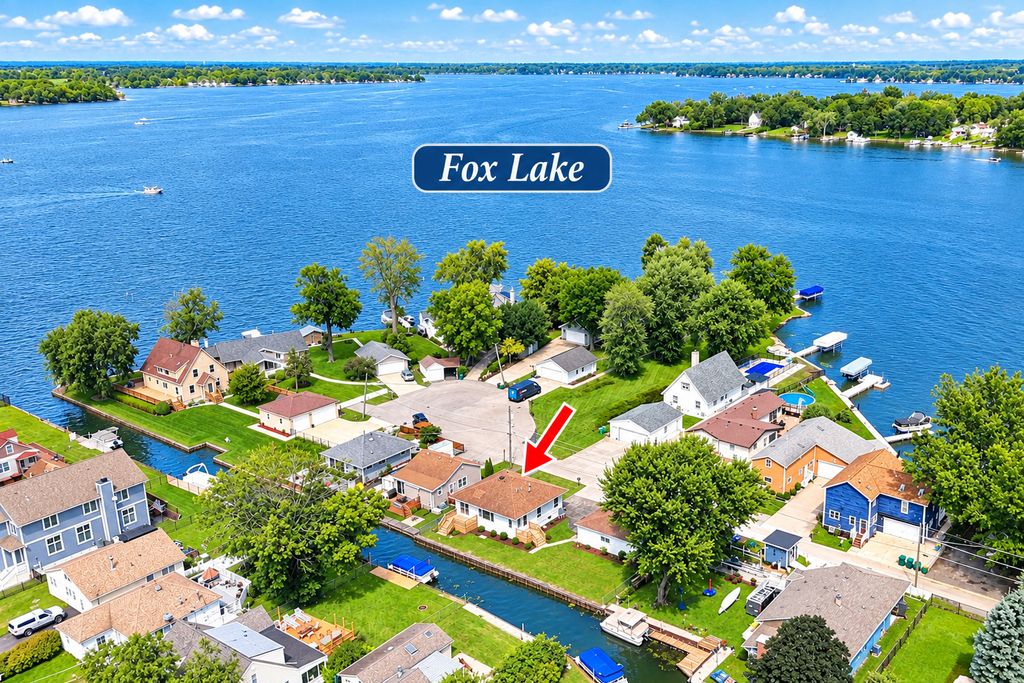 28 Lakeside Lane, Fox Lake, IL 60020