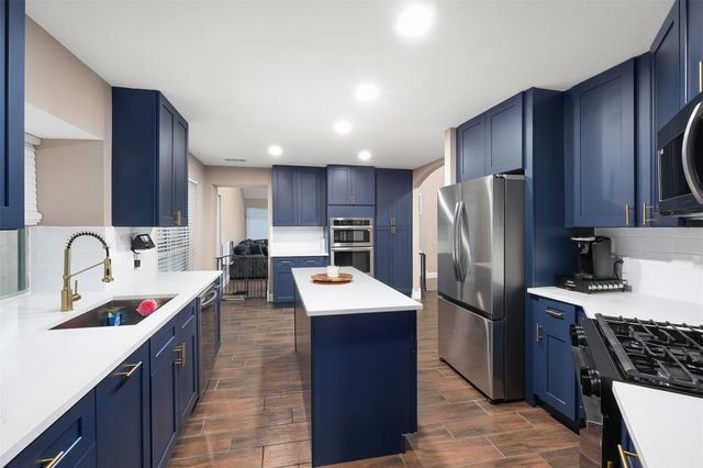 1917 Endeavor Court, Seabrook, TX 77586