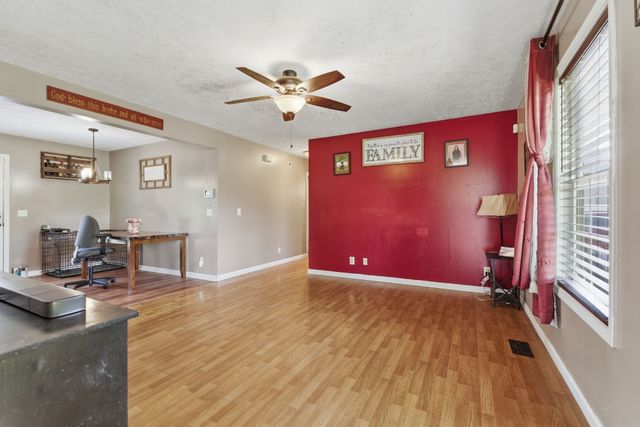202 Ridgewood Ln, Shelbyville, TN 37160
