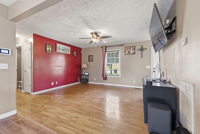 202 Ridgewood Ln, Shelbyville, TN 37160