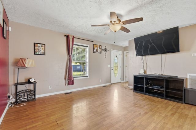202 Ridgewood Ln, Shelbyville, TN 37160