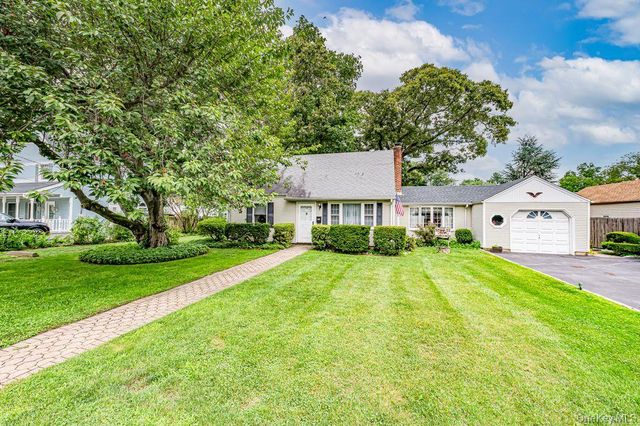 17 Eckert Street, South Huntington, NY 11746