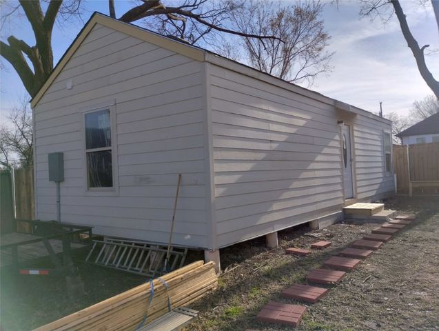 3827 Biglow Drive, Dallas, TX 75216