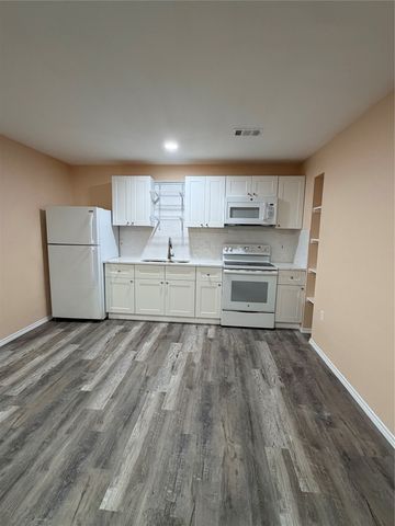 3827 Biglow Drive, Dallas, TX 75216