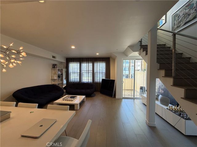 574 E Palm 105, Burbank, CA 91501