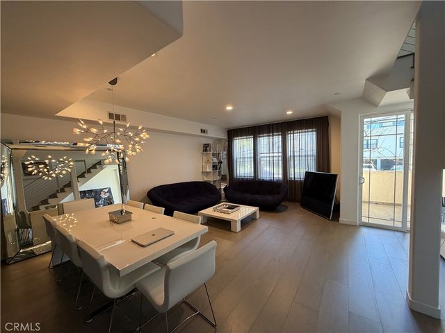 574 E Palm 105, Burbank, CA 91501