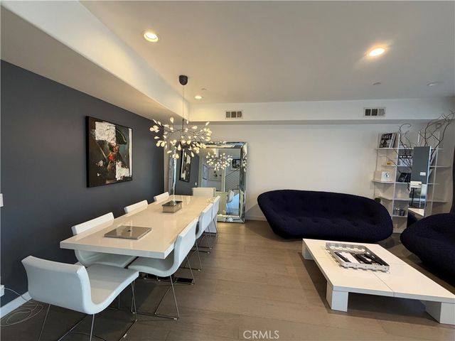 574 E Palm 105, Burbank, CA 91501