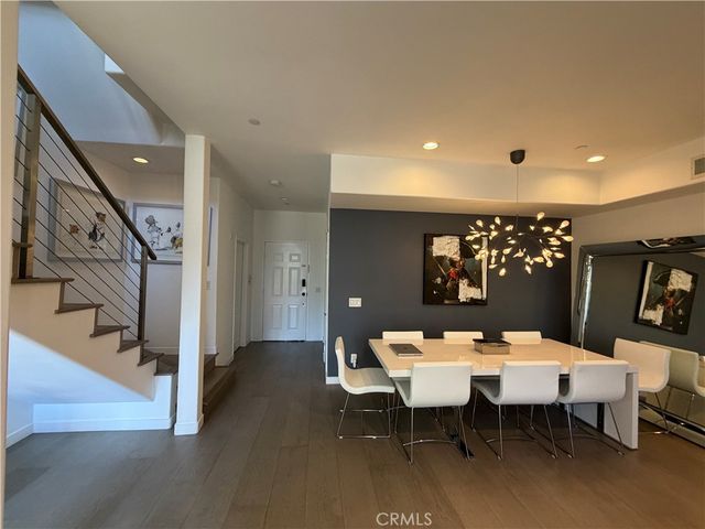 574 E Palm 105, Burbank, CA 91501