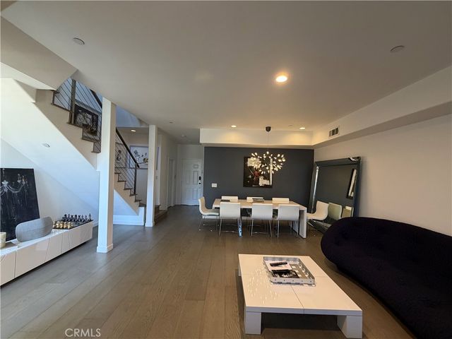 574 E Palm 105, Burbank, CA 91501